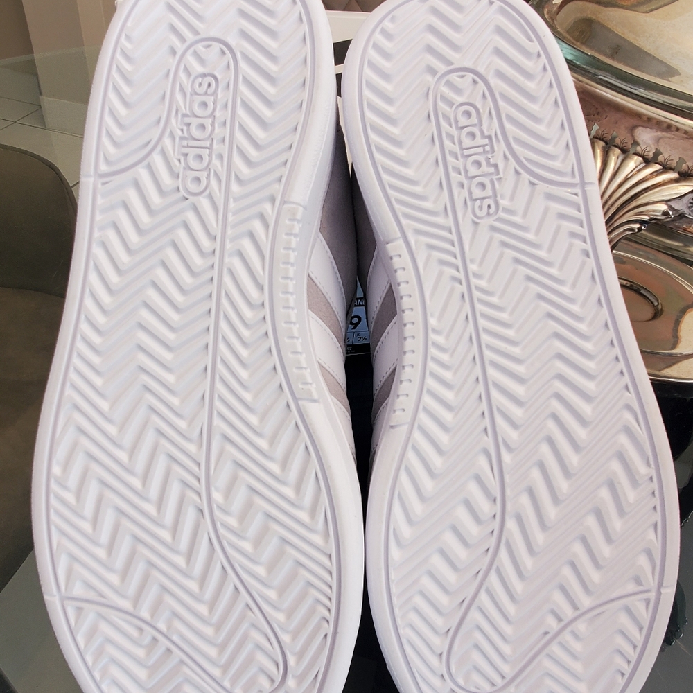 Adidas brand new, never used. Size 9 white color
